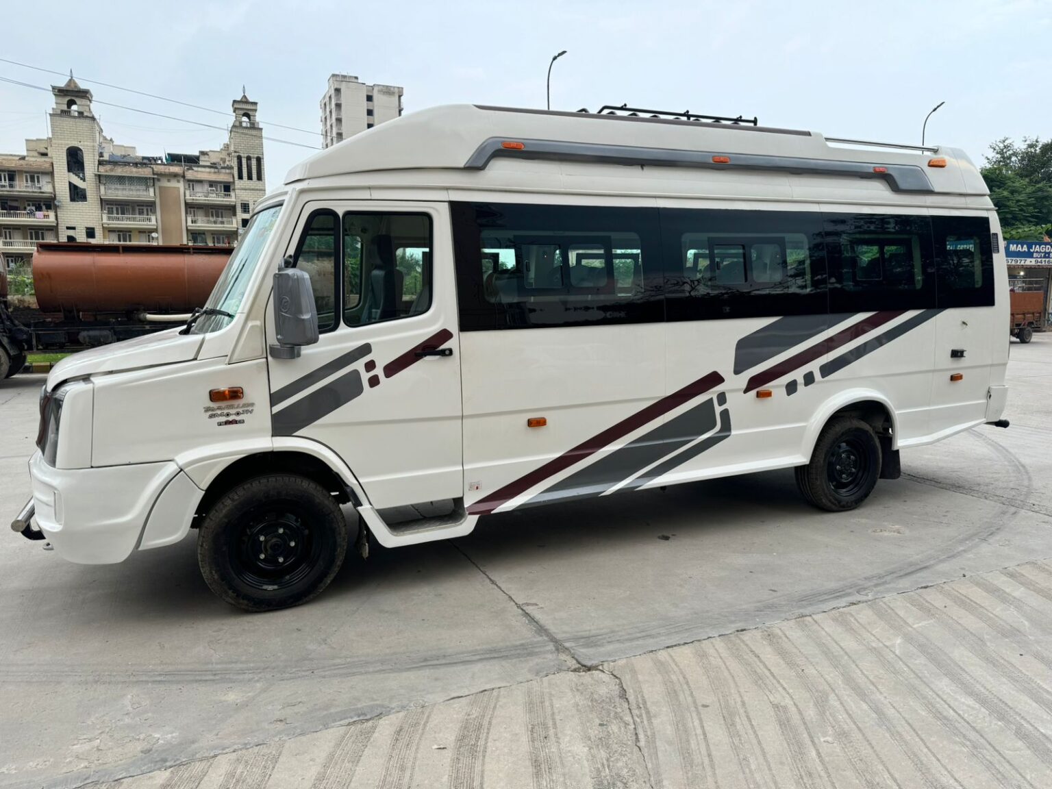 17 Seater Tempo Traveler