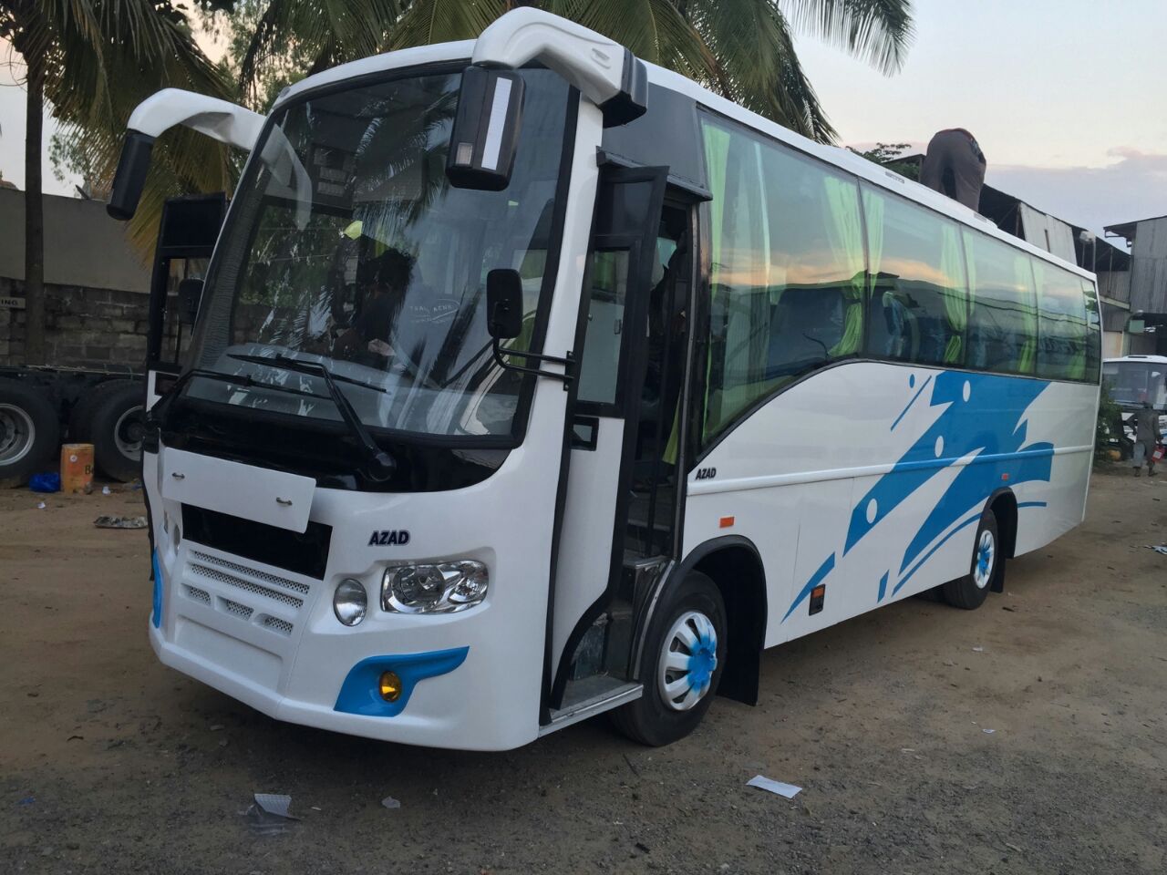 17 Seater Tempo Traveler